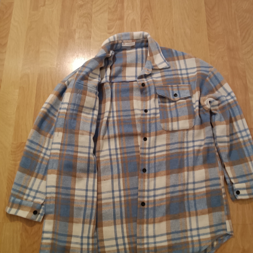 Chic Plaid Overshirt - Picture 3 of 11
